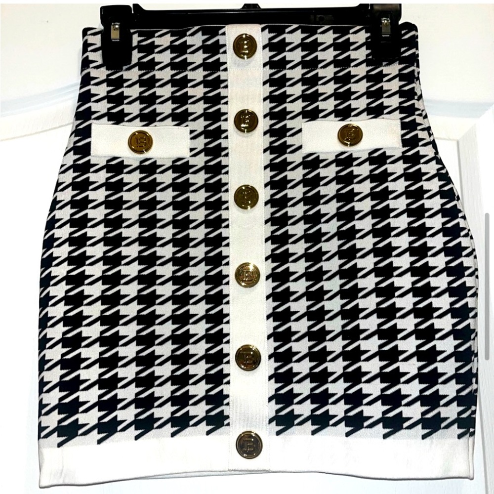 Balmain houndstooth skirt. Worn 1x, EU size 36, will fit US4-6, stretchy & sexy!